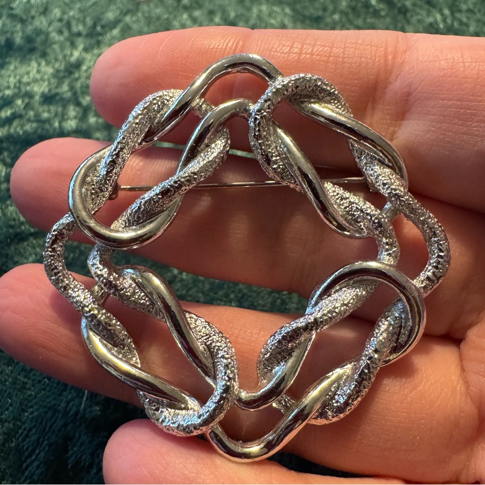 Emmons vintage silver tone reef knot brooch, EUC, 2 1/4”.